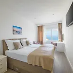 Apartment L&l With Swimming Pool And Seaview