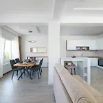 L&l With Swimming Pool And Seaview Apartment Split