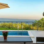 L&l With Swimming Pool And Seaview *