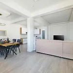 L&l With Swimming Pool And Seaview Apartment *