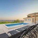 L&l With Swimming Pool And Seaview *