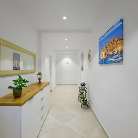 L&l With Swimming Pool And Seaview Apartment