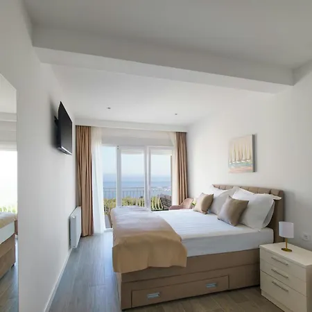 L&l With Swimming Pool And Seaview Apartment