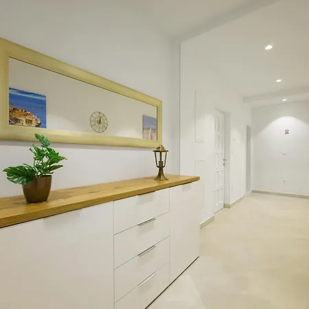 L&l With Swimming Pool And Seaview Apartment *