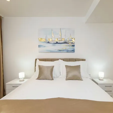 L&l With Swimming Pool And Seaview Apartment Split