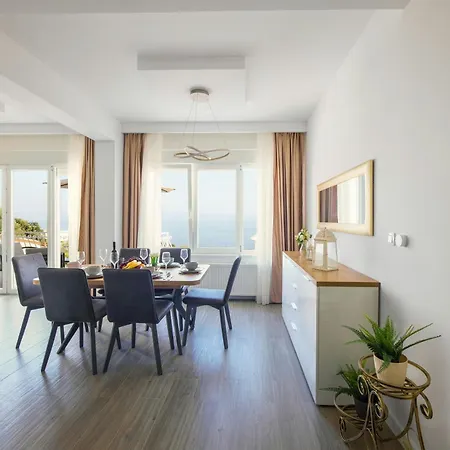 Apartment L&l With Swimming Pool And Seaview Split