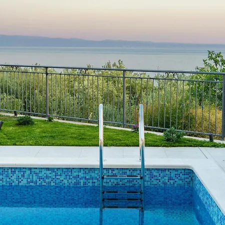 L&l With Swimming Pool And Seaview * Split