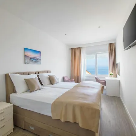 Apartment L&l With Swimming Pool And Seaview