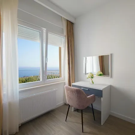 Apartment L&l With Swimming Pool And Seaview *