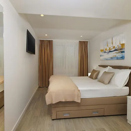 Apartment L&l With Swimming Pool And Seaview Split