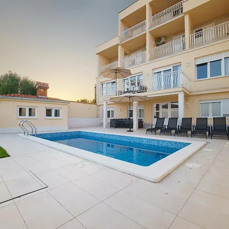 Apartment L&l With Swimming Pool And Seaview *