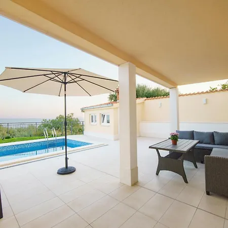 Apartment L&l With Swimming Pool And Seaview
