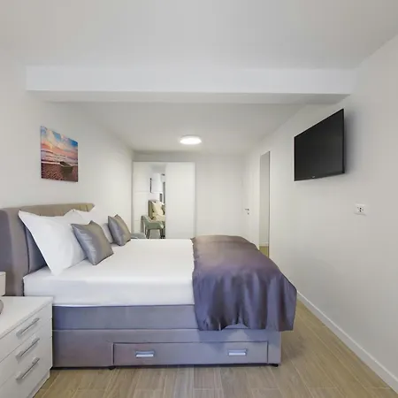 Apartment L&l With Swimming Pool And Seaview