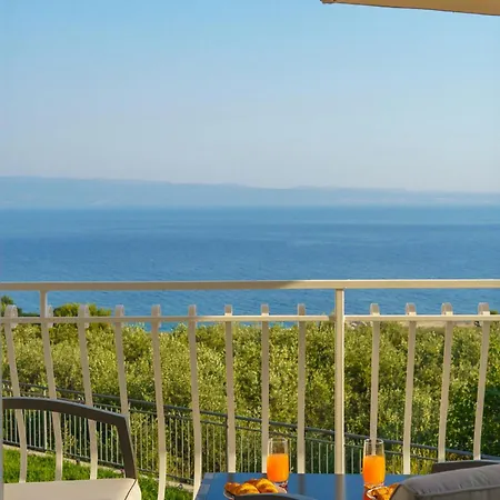 L&l With Swimming Pool And Seaview Apartment Split