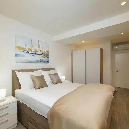 L&l With Swimming Pool And Seaview Apartment *