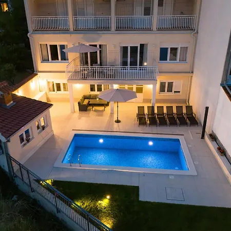 Apartment L&l With Swimming Pool And Seaview Split